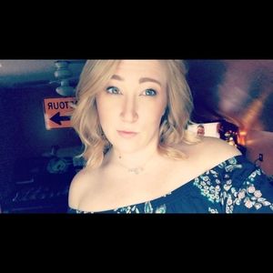 Meet your Posher, Candice